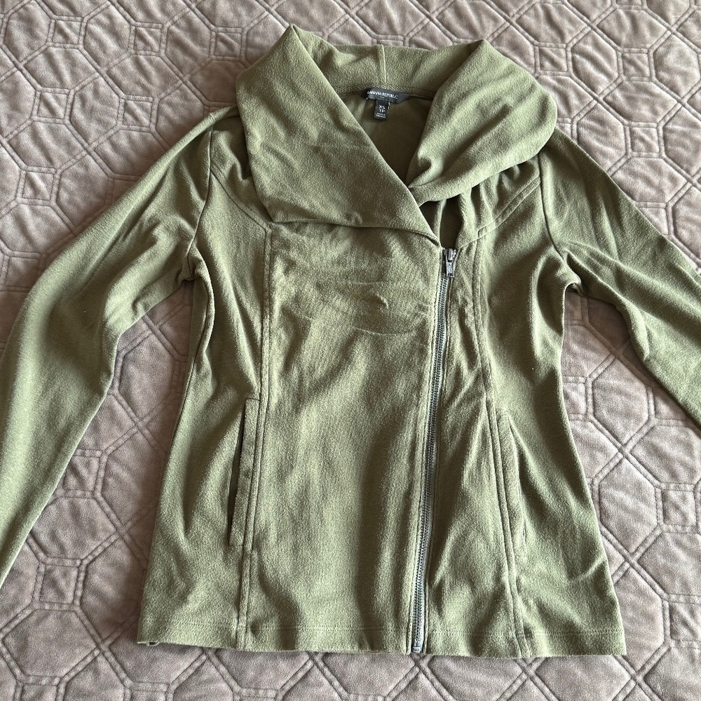 Banana Republic Women's Zippered Sweater